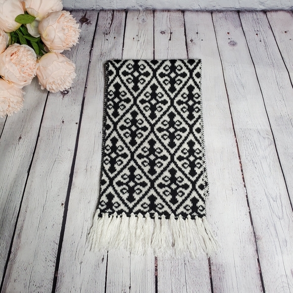 Canine Styles by QVC Black & Cream Diamond Print Wool Fringed Scarf - Picture 2 of 7